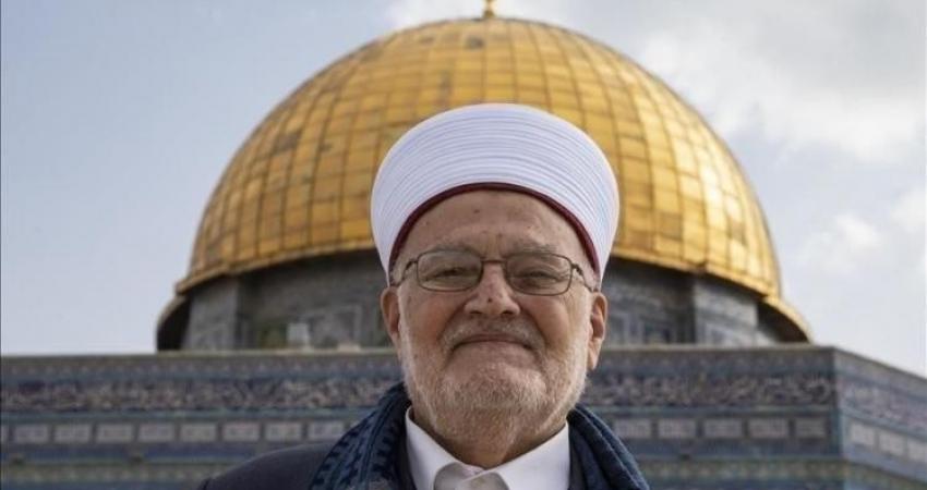 الاحتلال يمدد منع الشيخ عكرمة صبري من السفر