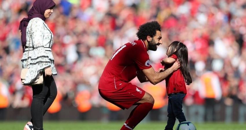 مصر.. هجوم عنيف على مدرب بسبب زوجة محمد صلاح