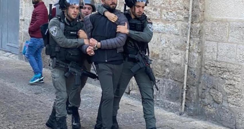 قوات الاحتلال تحتجز 4 شبان من العيسوية في القدس