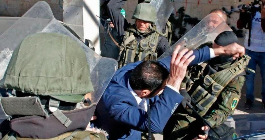 حماس تدين استمرار اعتقال السلطة لأبناء شعبنا بالضفة