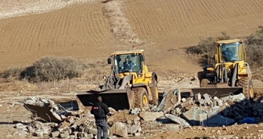 الاحتلال يجرف أراضي عائلة الهزيل في النقب