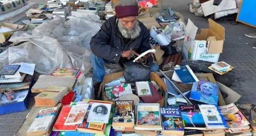 غضب في لبنان بعد إحراق مكتبة ثمانيني مشرد في بيروت