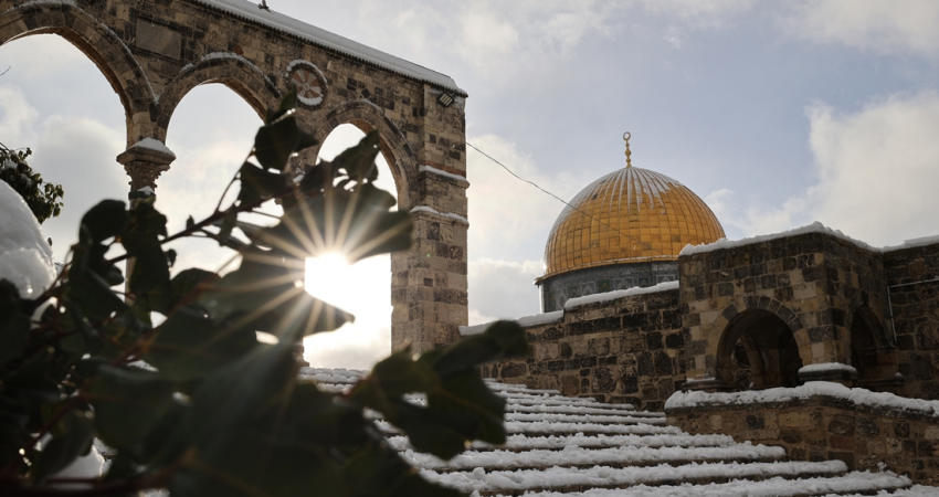 القدس ترتدي حلة بيضاء بعد تساقط الثلوج