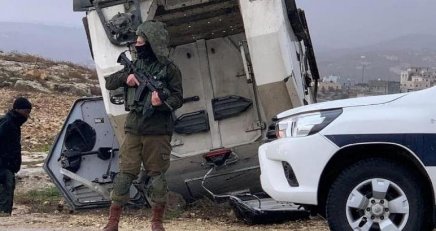 إصابة جندي وشرطي إسرائيليين بعد انقلاب مركبتهما جنوب الخليل