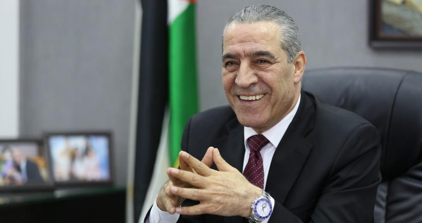 الشيخ: الإعلان غداً عن 500 اسم حصلت على الهويات الفلسطينية
