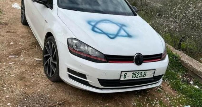 المستوطنون يعتدون على مركبات المواطنين