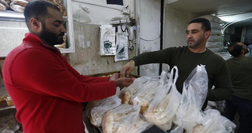 اقتصاد غزة: مخزون الطحين يكفي لشهرين كاملين وأسعار الخبز دون تغيير