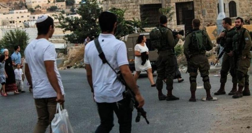 إصابة 4 فلسطينيين باعتداءات مستوطنين بالخليل