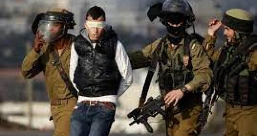 القدس: الاحتلال يعتقل 3 شبان ويمدد توقيف آخرين