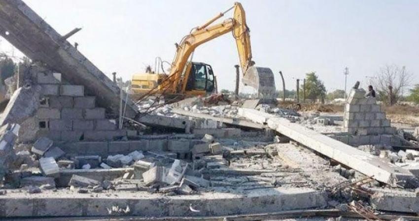 الاحتلال يُخطر بهدم مسجد قيد الإنشاء في قلقيلية