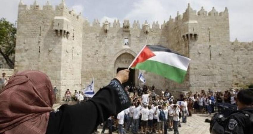 الاحتلال يقرر منع إنزال الأعلام الفلسطينية المُضادة لـ "مسيرة الأعلام"