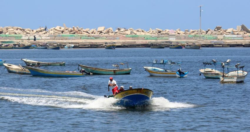 بحرية غزة تسمح بعودة الصيادين للعمل داخل البحر