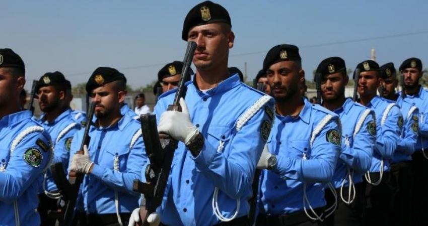 "الداخلية" تحتفل بتخريج 80 ضابطًا في غزة