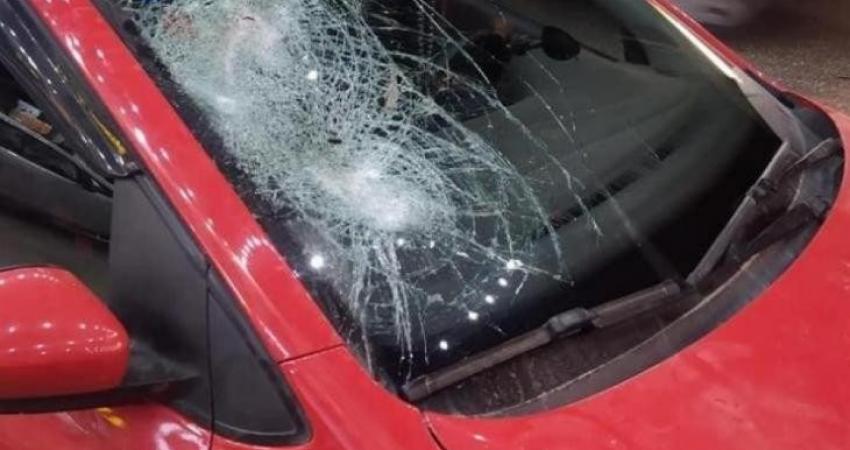 مستوطنون يهاجمون مركبات المواطنين بالقدس