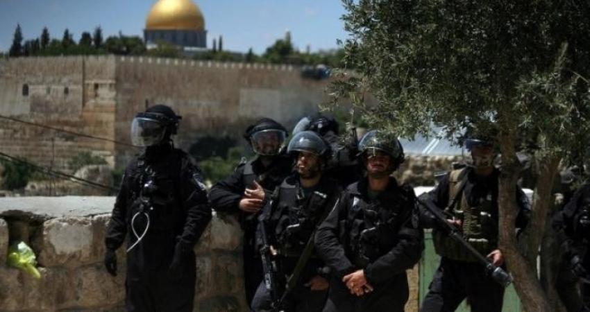 الاحتلال يصدر أوامر اعتقالٍ وإبعاد في القدس