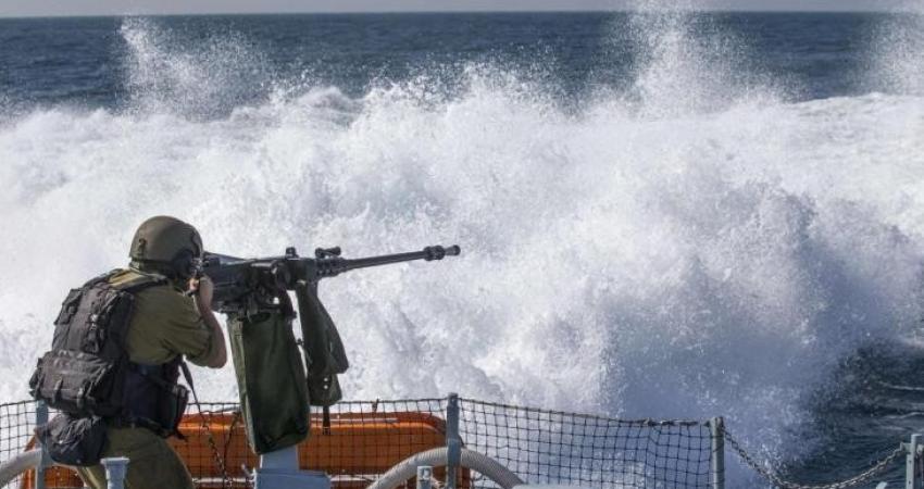 الاحتلال يطلق النار على مراكب الصيادين شمال قطاع غزة