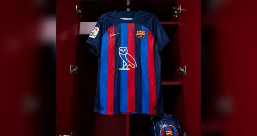 "بومة" على قميص برشلونة أمام ريال مدريد
