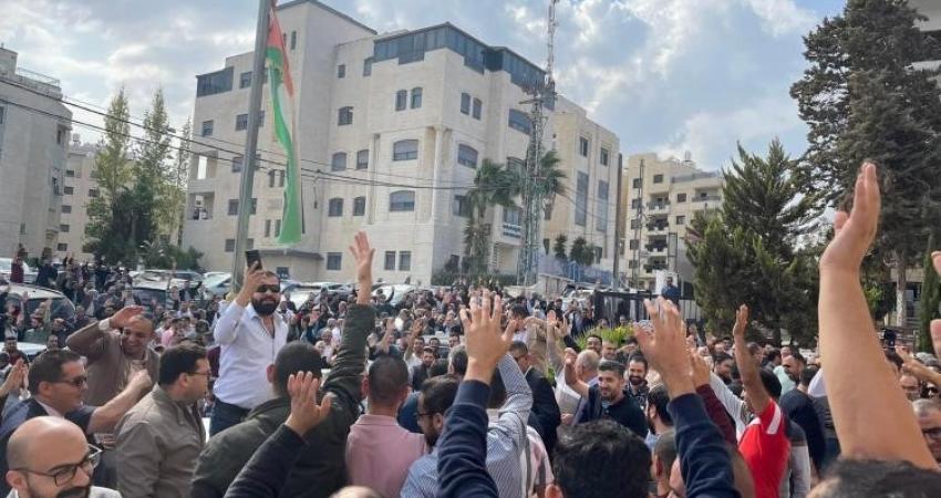 حماس تعقب على قرار عباس بحل نقابة الأطباء