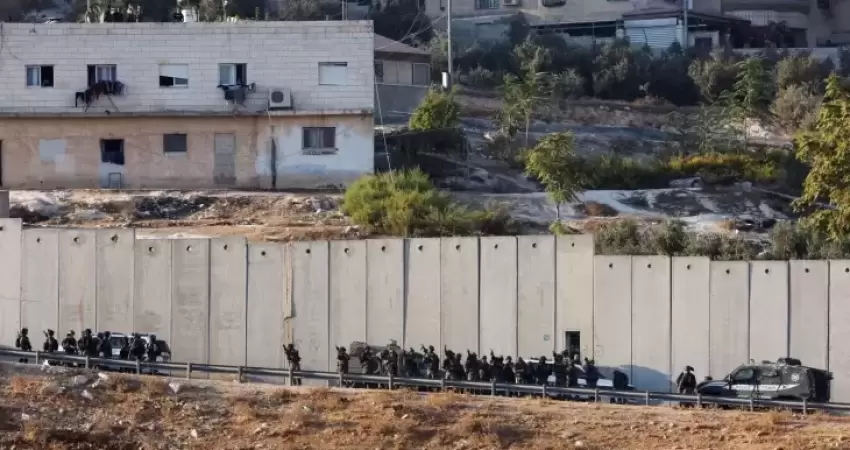 الاحتلال يمدد إغلاق نابلس حتى منتصف الشهر القادم