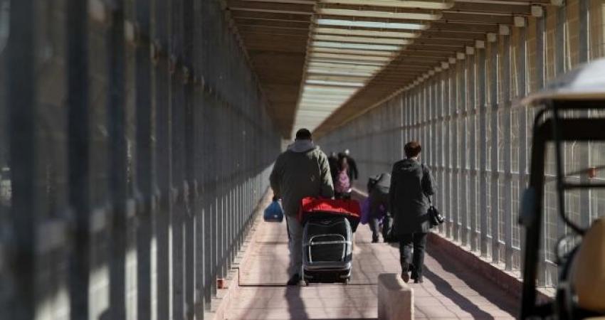 الاحتلال يعتقل مواطنا من غزة أثناء عودته عبر معبر "إيرز"