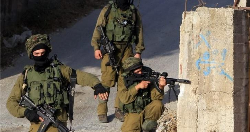 قوات إسرائيلية خاصة تعتقل شابين من نابلس