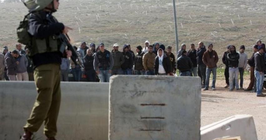 الاحتلال يعتقل عشرات العمال الفلسطينيين خلال 15 ساعة
