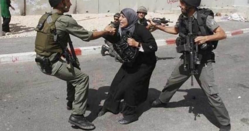 الاحتلال يعتدي على سيدة فلسطينية شمال رام الله