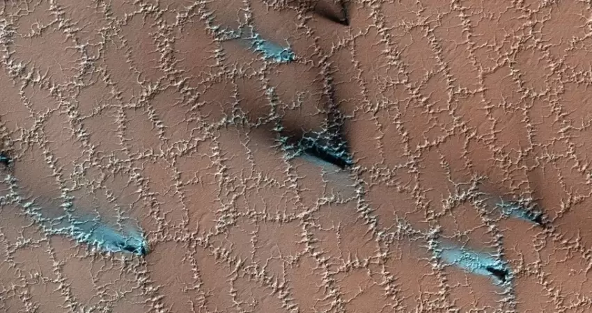 "ناسا" تبث مقطع فيديو لثلوج على سطح المريخ.. هل تشبه ثلوجنا؟