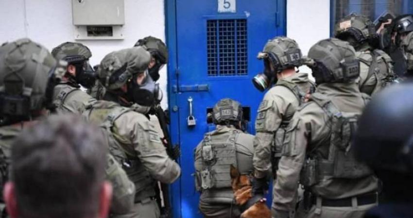 حماس تعقب على اعتداء الاحتلال على الأسرى في السجون الصهيونية