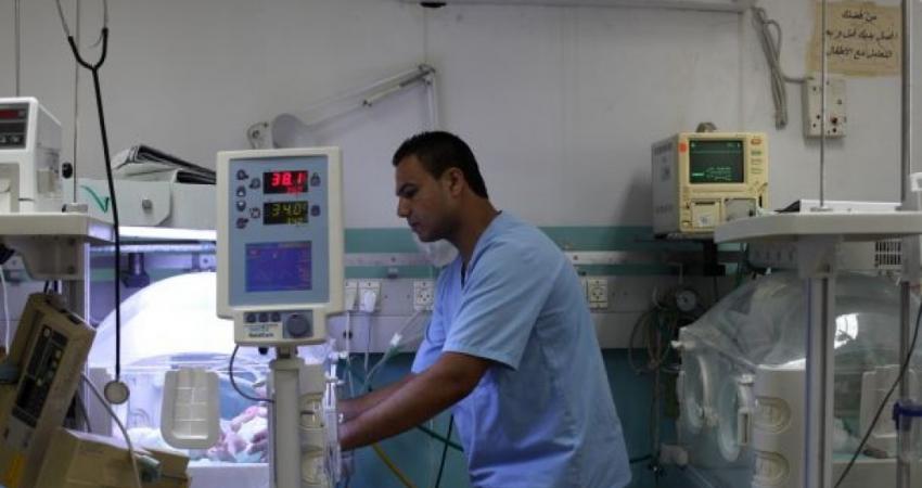 الاحتلال يُمعن في منعه لإدخال الأجهزة الطبية اللازمة للقطاع