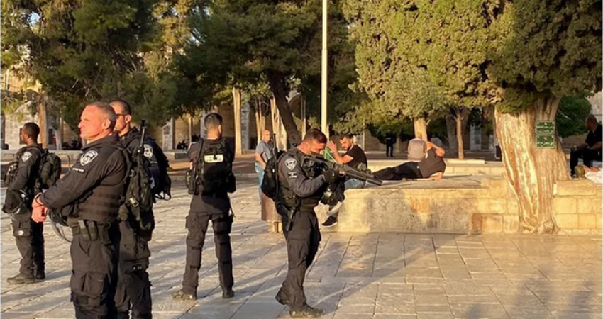 معاريف: منع السفير من دخول الأقصى "كمين أردني" لإحراج "إسرائيل"