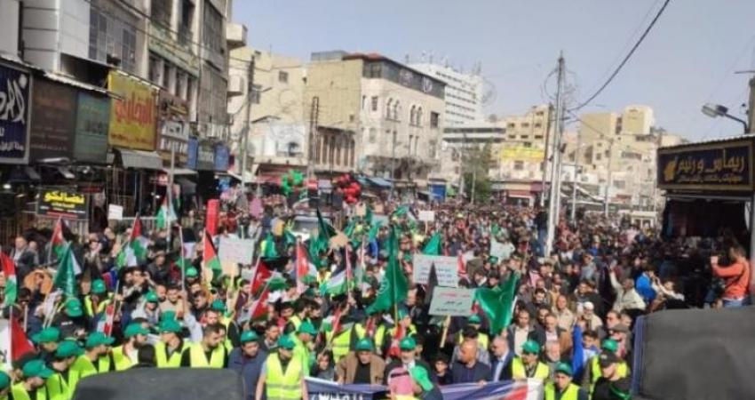 مسيرة شعبية غاضبة في عمان رفضًا لاعتداءات الاحتلال
