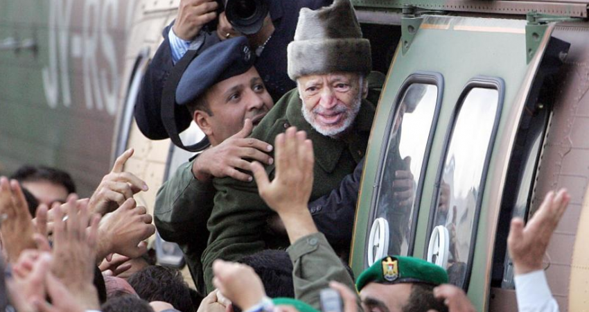 "أيقونة الثورة" يكشف أسماء المشاركين في اغتيال الراحل ياسر عرفات