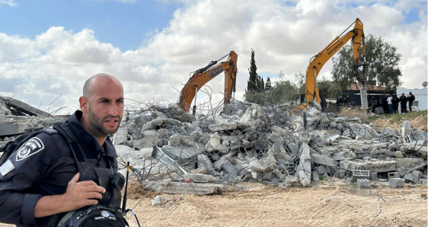 الاحتلال يهدم أربعة منازل في النقب