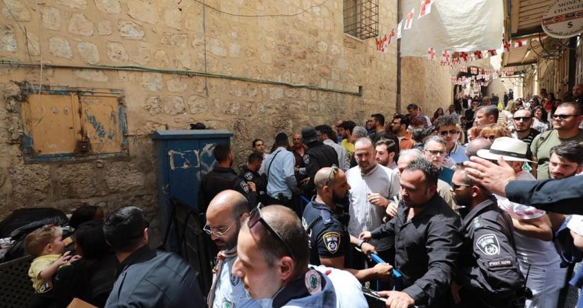 فصائل فلسطينية تُعقب على منع المسيحيين من الوصول لكنيسة القيامة