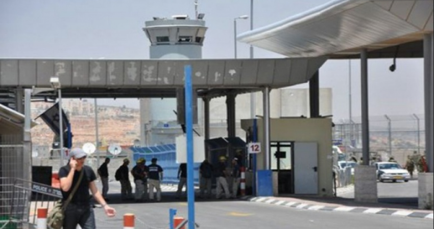 الاحتلال يعتقل قاصرًا بزعم حيازته سكينًا في القدس