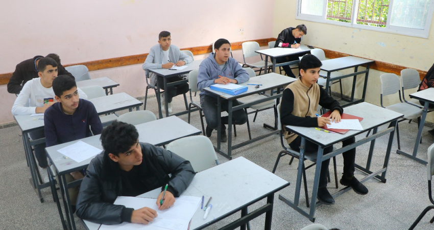 التعليم بغزة تبدأ بعقد امتحانات نهاية الفصل الدراسي الثاني