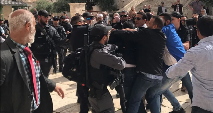 حماس تعقب على حملة اعتقال وإبعاد عشرات المقدسيين