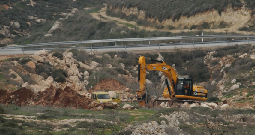 الاحتلال يجرف منطقة أثرية في بيت لحم ويداهم أراضي ومنشأة في رام الله