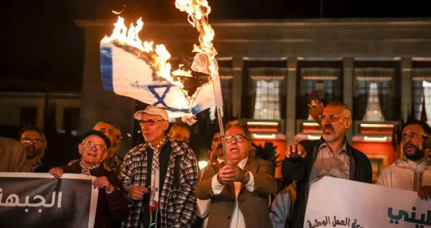 مغاربة غاضبون يتظاهرون ضد زيارة رئيس الكنيست الإسرائيلي لبلدهم