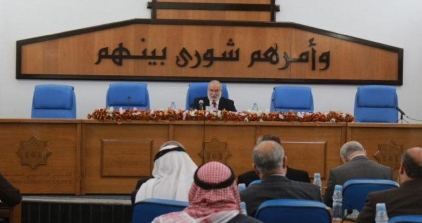 التشريعي بغزة يدين اعتداء المستوطنين على مسجد في عوريف