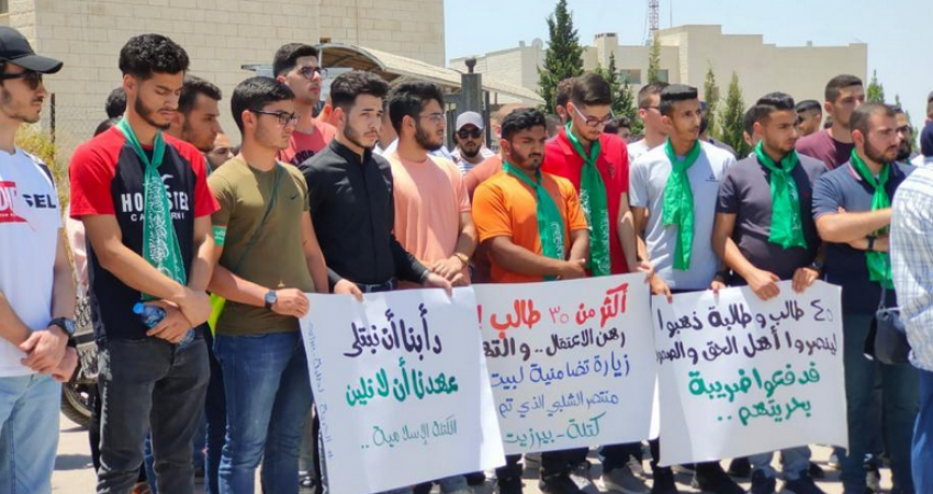 طلبة بيرزيت يواصلون الاعتصام داخل الجامعة رفضًا للاعتقال السياسي