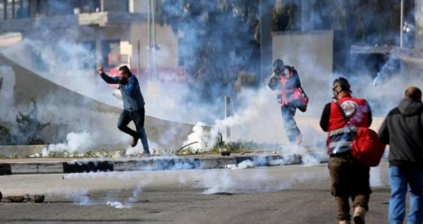 إصابات بمواجهات مع الاحتلال في مناطق متفرقة بالضفة