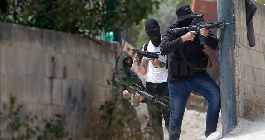 اشتباك مسلّح في جنين ومقاومون يحرقون مركبةً عسكريةً للاحتلال شمال رام الله