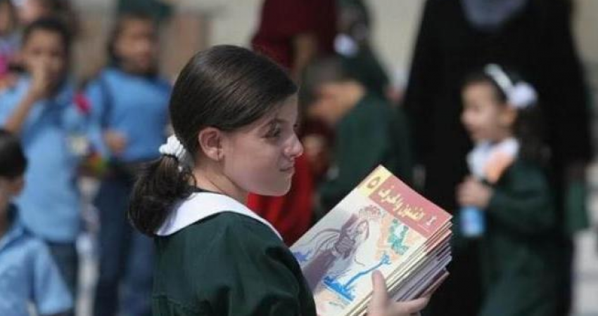 "التعليم" تعلن عودة الدوام المدرسي بنظام الفصلين