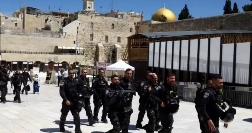 19 اقتحاماَ لـ"الأقصى" و46 منعاً للأذان بـ"الإبراهيمي" خلال الشهر الماضي