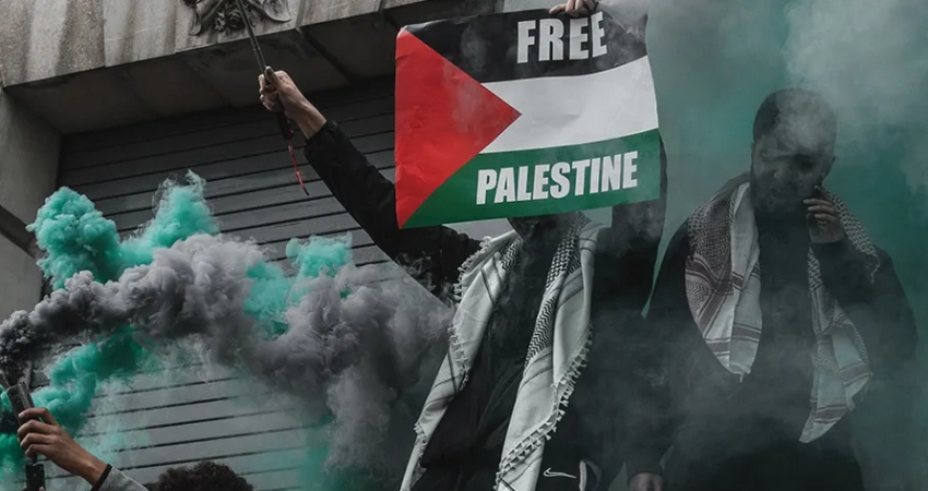 حماس تدين معارضة بريطانيا مساءلة الاحتلال أمام المحكمة الدولية