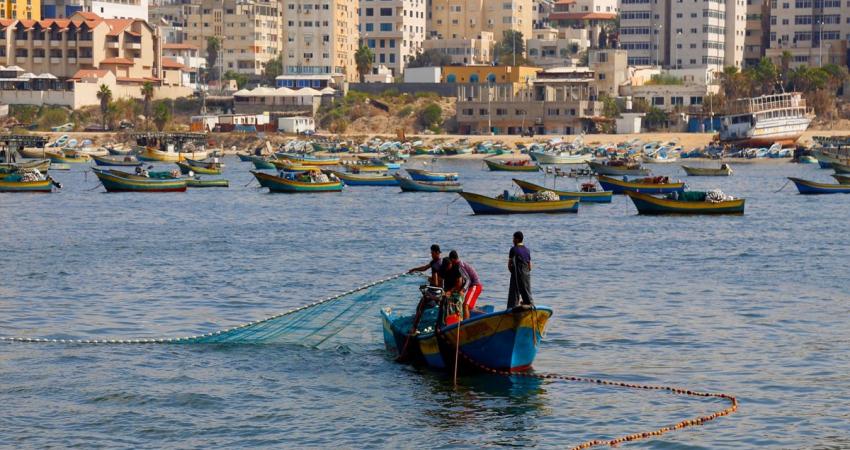 الاحتلال يغلق معبر إيرز ويقلص مساحة الصيد | فلسطين الآن