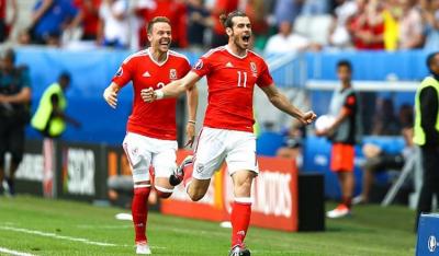 bale-wales-celebrating