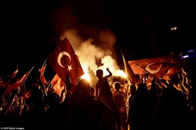 3B559DBE00000578-4029044-Pro_Erdogan_supporters_wave_Turkish_national_flags_during_a_rall-a-74_1481663220569_771900